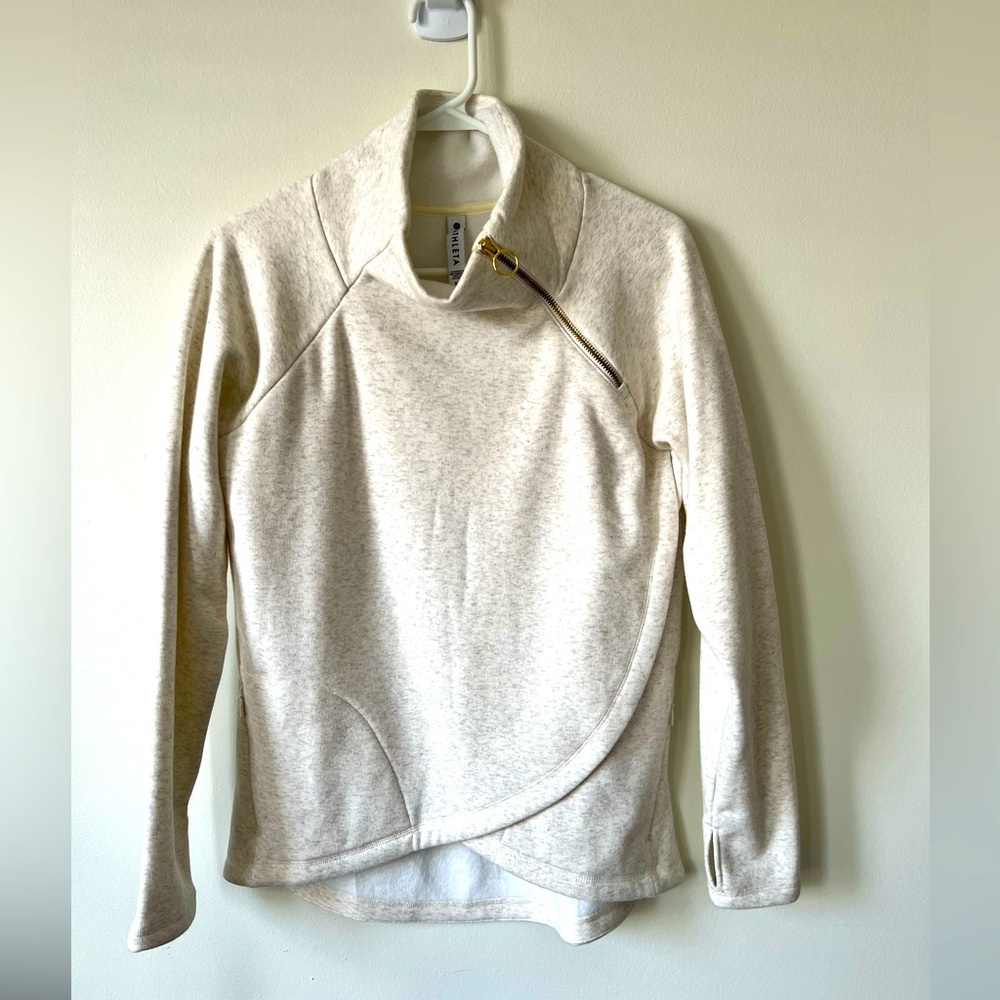 Like new Athleta Cozy Karma Asymetrical Pullover